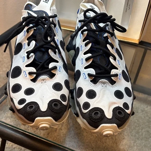 Nike White and Black Athletic Shoes like new - Picture 4 of 15